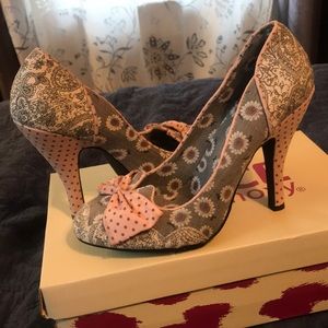 Adorable retro shoes - NWT!